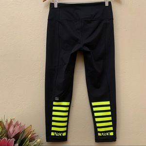 Victoria’s Secret | Small | Knockout Secret Capri Leggings